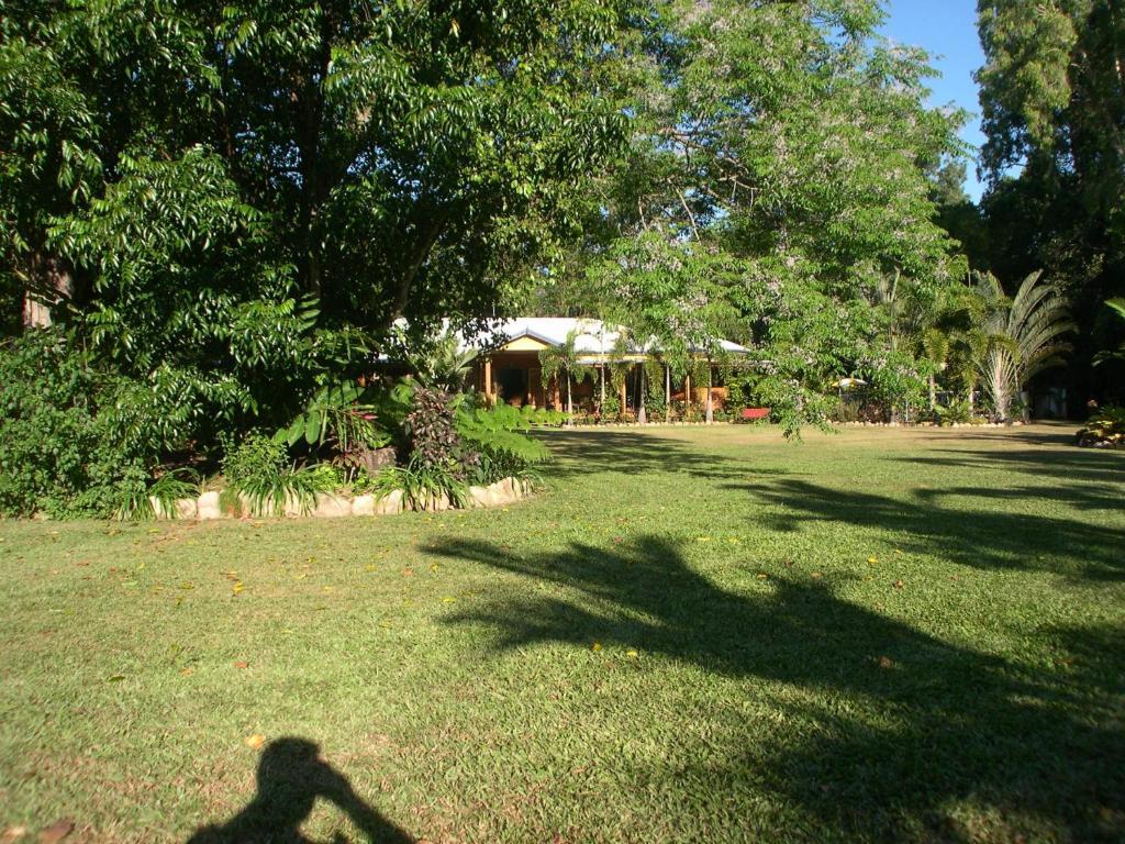 Hibiscus Lodge Bed & Breakfast Wongaling Beach Eksteriør billede